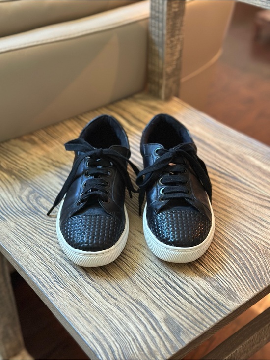 Rebecca Minkoff Shoes - Rebecca Minkoff Black Low-Top Sneakers with Textured Toe.        Size 7.5